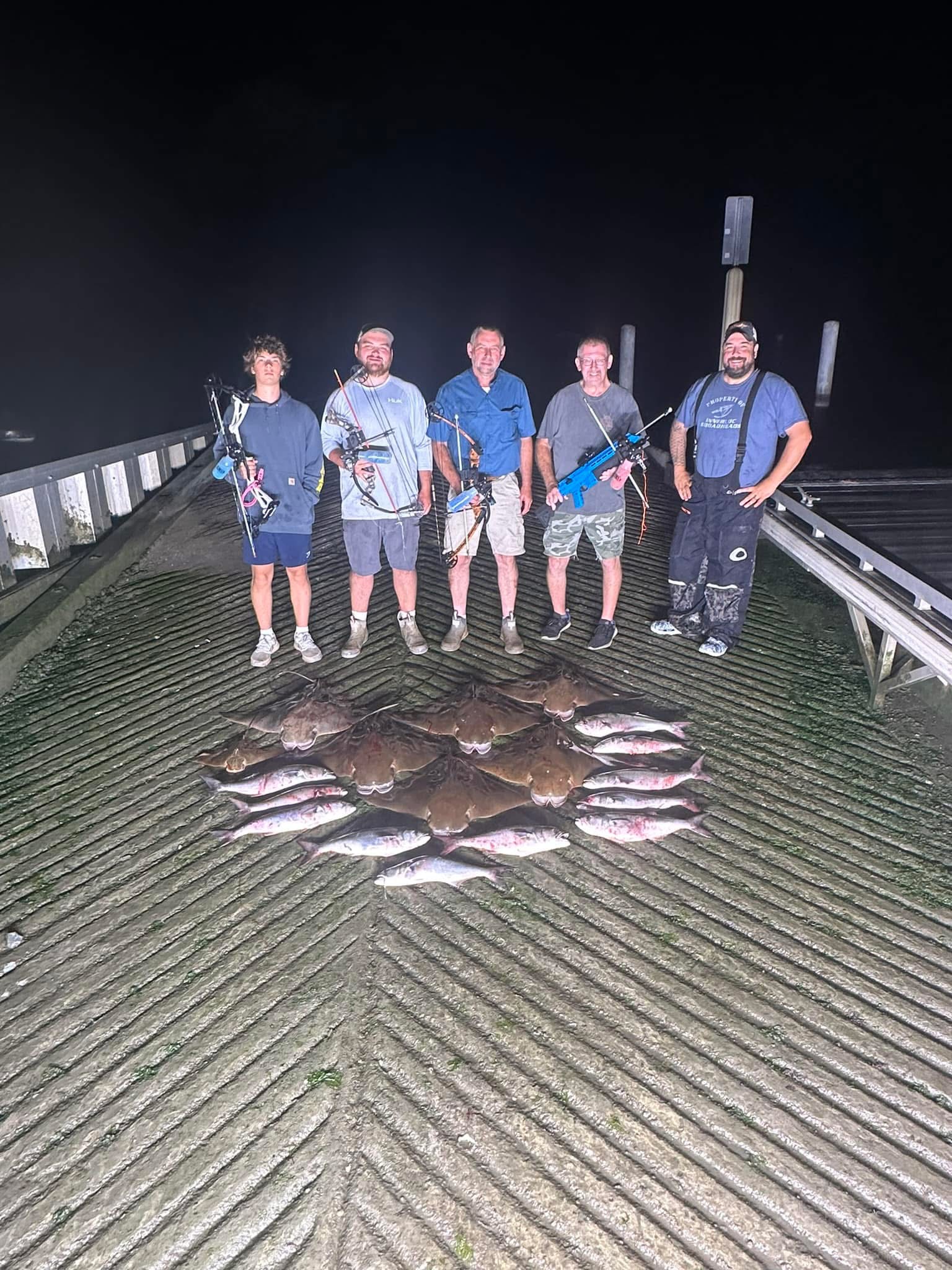 A group of bowfishers with several rays and the Umarex FishR